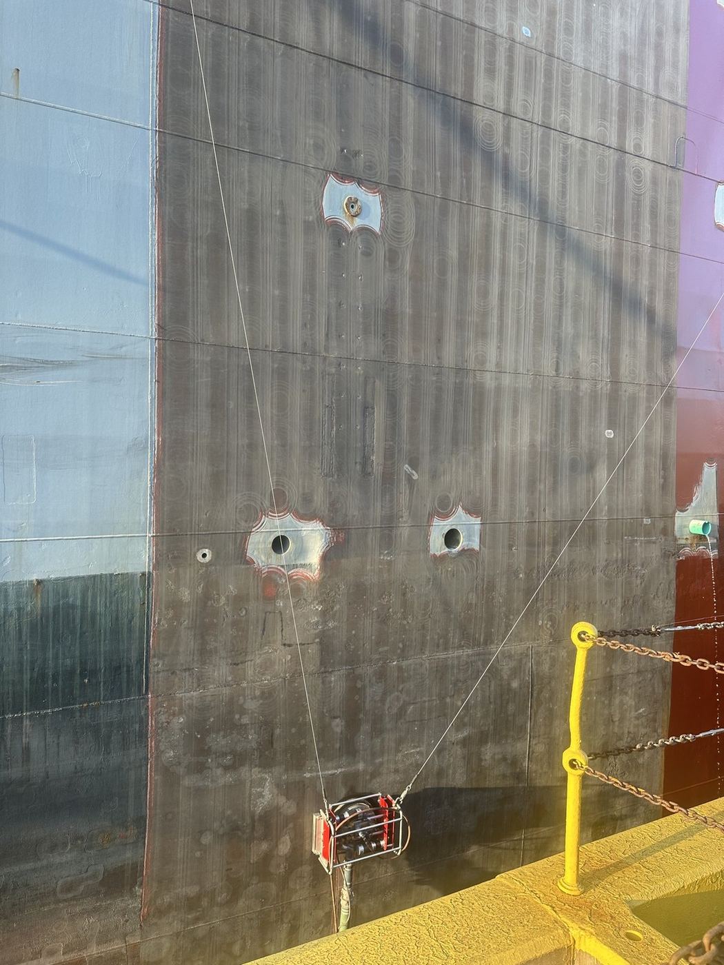 Magnetic UHP crawler on a ship hull